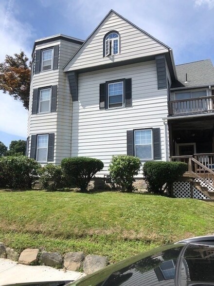 94 Woodland St, Worcester, MA 01610