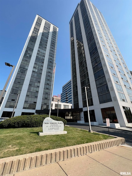 125 SW Jefferson Ave Unit W20NE(B), Peoria, IL 61602