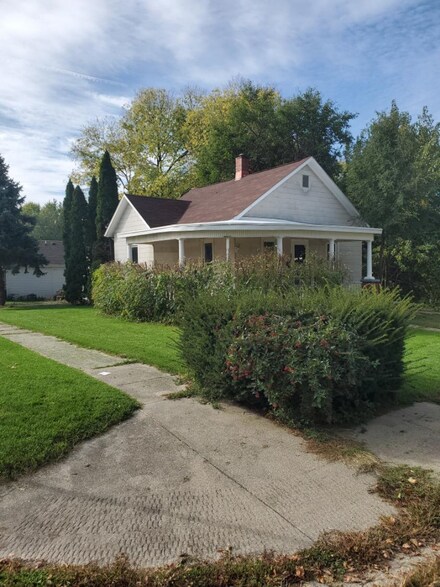 503 W American St, Freeport, IL 61032