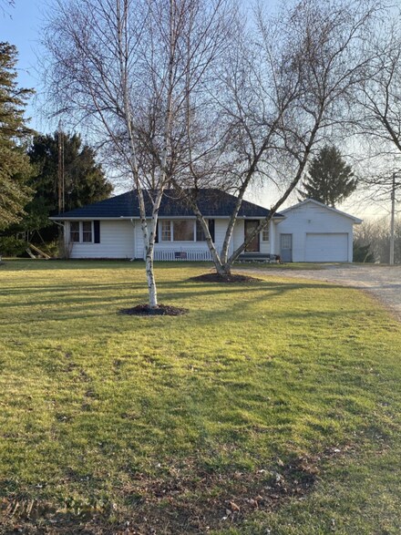 4297 Hudson Rd, Osseo, MI 49266