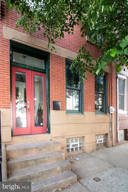 808 N 20th St, Philadelphia, PA 19130