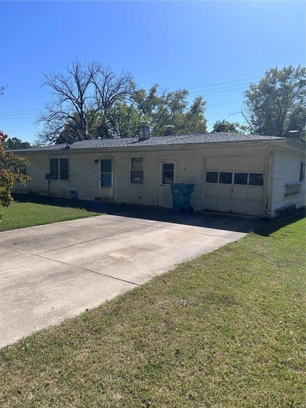 208 N 4th St, Steelville, MO 65565