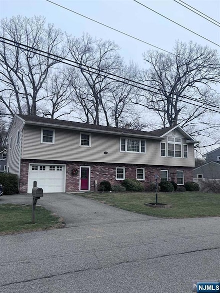 49 Greenbrook Dr, West Milford, NJ 07480