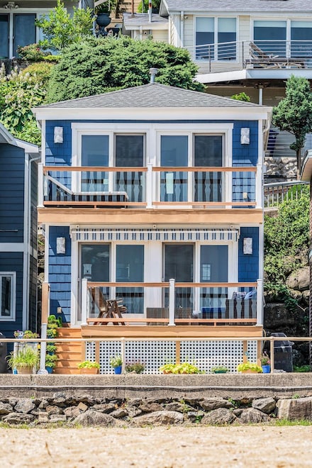 75 W Shore Rd Unit 4, Port Washington, NY 11050