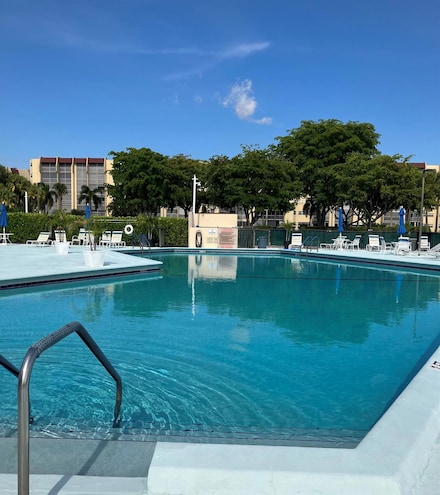 3590 Via Poinciana Unit 303, Lake Worth, FL 33467