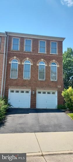 9979 Cyrandall Dr, Oakton, VA 22124