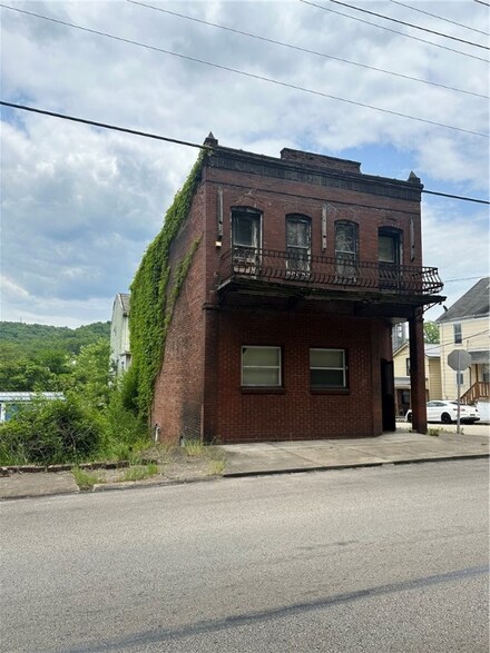 1554 Meldon Ave, Donora, PA 15033