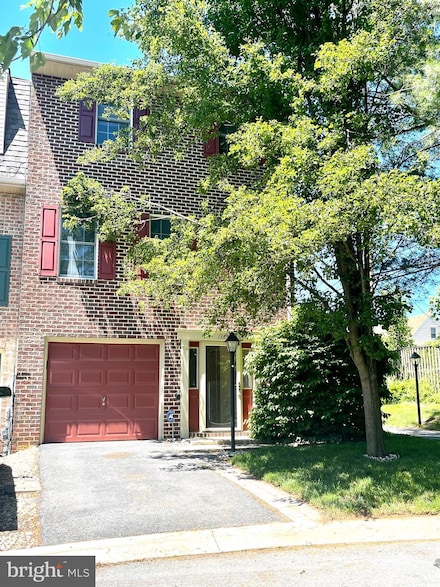 1365 Lindsay Ln, Hagerstown, MD 21742