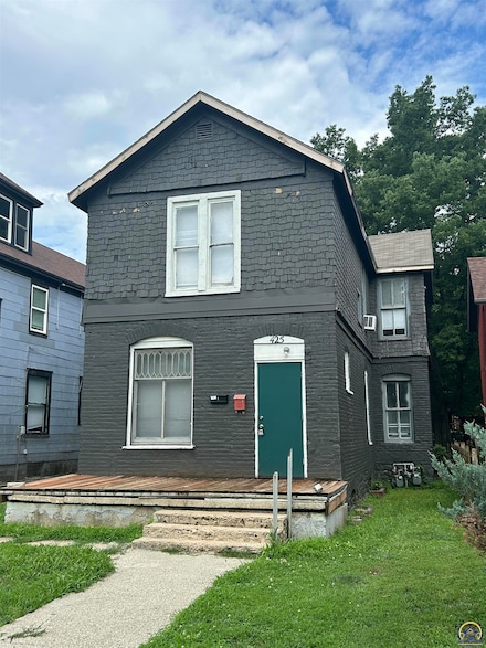 425 SW Taylor St, Topeka, KS 66603