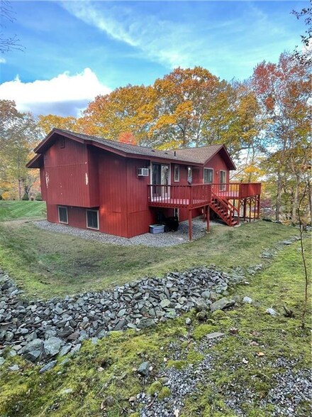 118 Brentwood Dr, North Smithfield, RI 02896