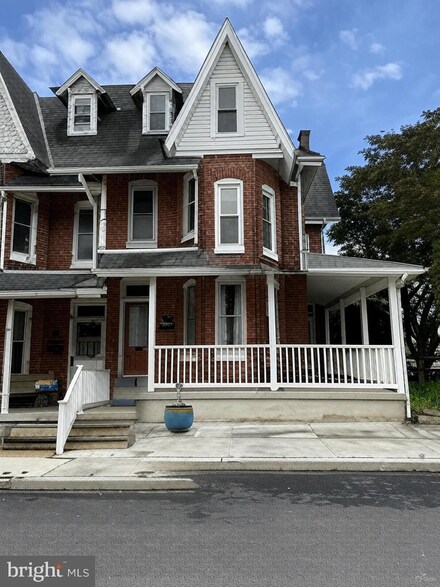 30 W Washington St, Fleetwood, PA 19522