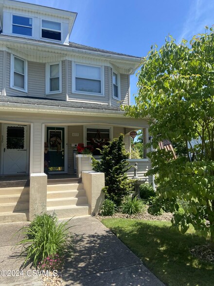 537 8th St, Selinsgrove, PA 17870
