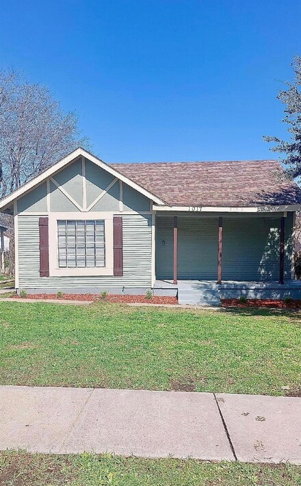 1017 Glen Garden Dr, Fort Worth, TX 76104
