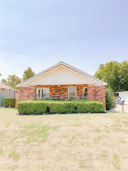 418 E 3rd St, Cordell, OK 73632