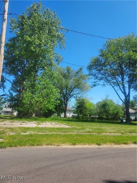 416 13th St, Elyria, OH 44035