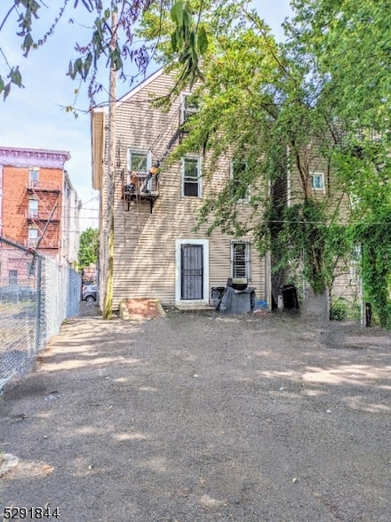 373 S 10th St, Newark, NJ 07103