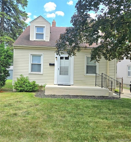 19332 Beaconsfield St, Harper Woods, MI 48225