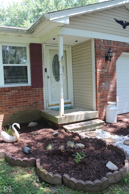 8165 N Maple Dr, Mooresville, IN 46158