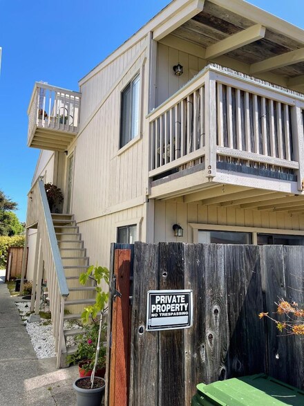 22965 E Cliff Dr, Santa Cruz, CA 95062