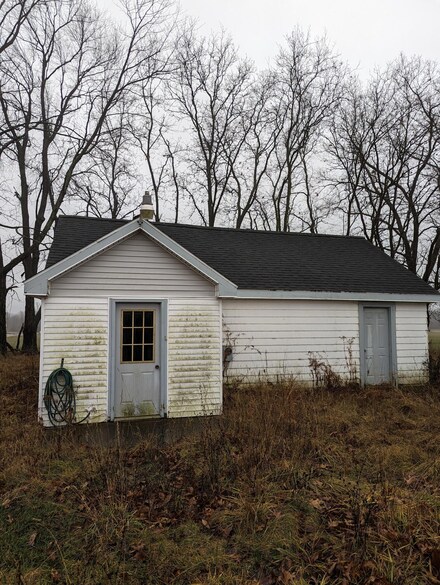 7640 Clark Lake Rd, Jackson, MI 49201