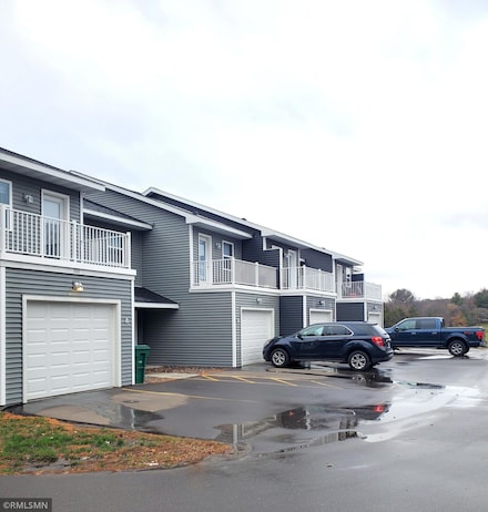 303 S Wasson Ln Unit E, River Falls, WI 54022