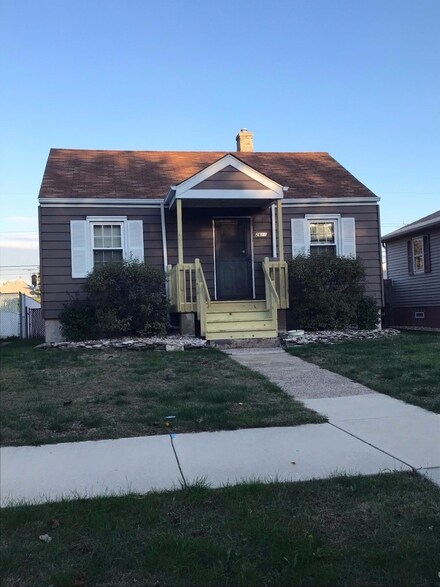 2617 New York Ave, Whiting, IN 46394