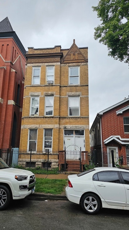1306 N Artesian Ave, Chicago, IL 60622