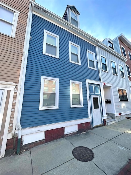 78 Bunker Hill St, Charlestown, MA 02129
