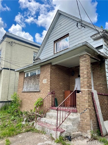 1318 Ashland Ave, Niagara Falls, NY 14301