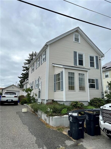 21 Donnelly St, East Providence, RI 02914