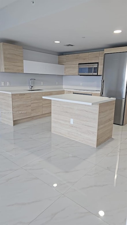 16385 Biscayne Blvd Unit 902, North Miami Beach, FL 33160