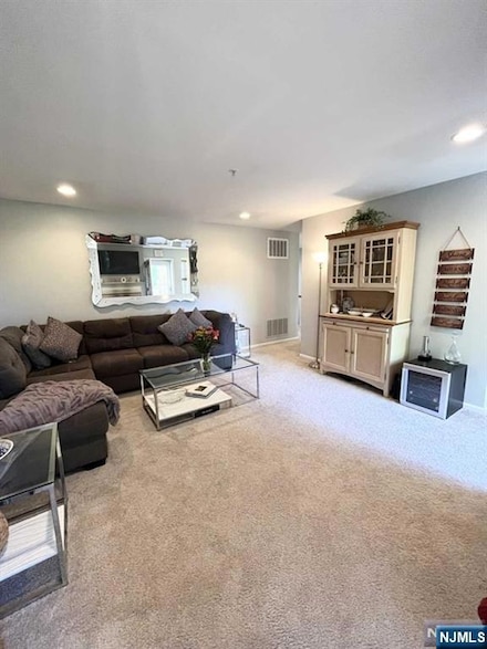 809 Newport Dr, Ramsey, NJ 07446