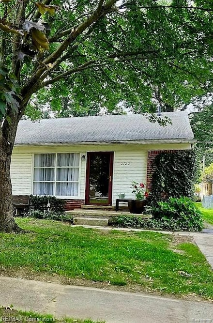 2122 Ackley Ave, Westland, MI 48186