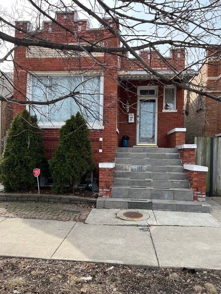 4713 W 19th St, Cicero, IL 60804