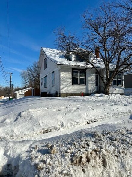 213 Oak St, Le Sueur, MN 56058