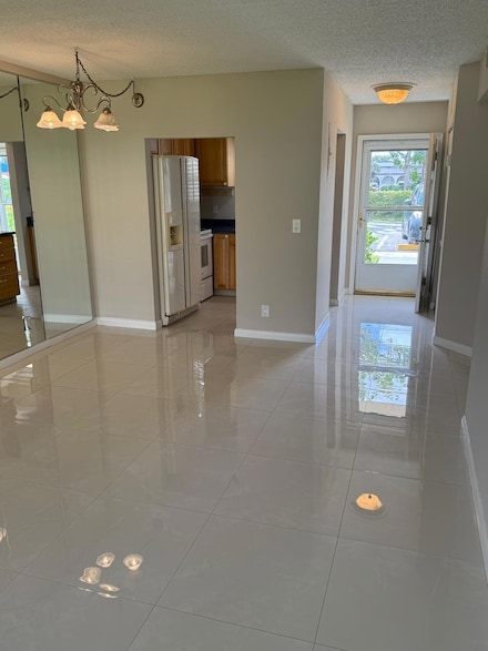 9911 Sandalfoot Blvd Unit 105, Boca Raton, FL 33428