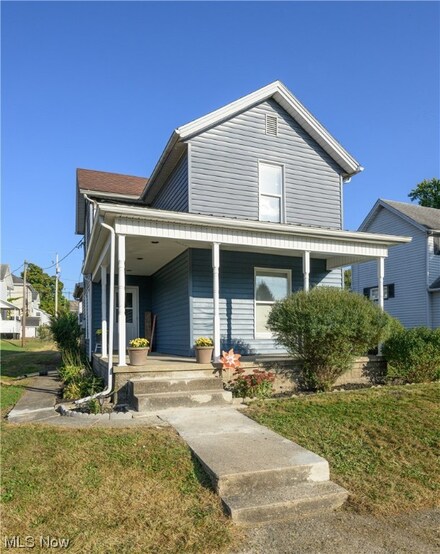 412 S 10th St, Coshocton, OH 43812