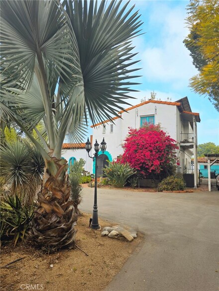 15401 Saticoy St, Van Nuys, CA 91406
