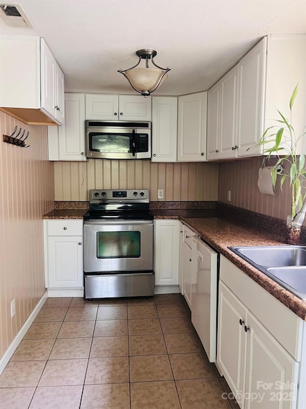 3232 Wilson Heights Dr, Hildebran, NC 28637