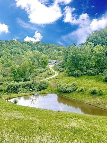 634 Triplett Rd, Spencer, WV 25276
