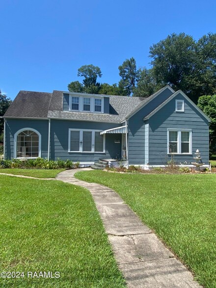 112 W Magnolia St, Ville Platte, LA 70586