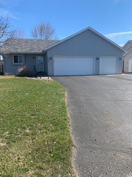 214 Jasmine Ln, Saint Joseph, MN 56374