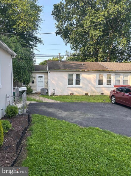 708 Hartford Ct, Wallingford, PA 19086