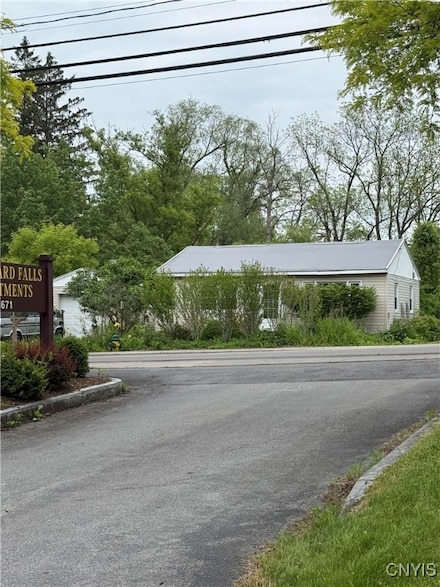 4648 Brickyard Falls Rd, Manlius, NY 13104