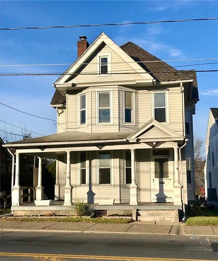 90 Main St, Hellertown, PA 18055
