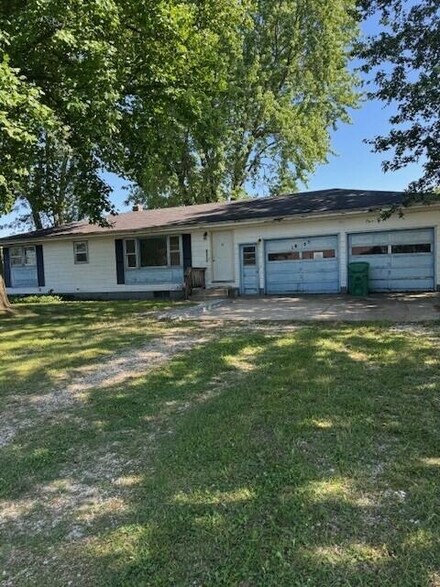 1856 Jayme Dr, Baroda, MI 49101