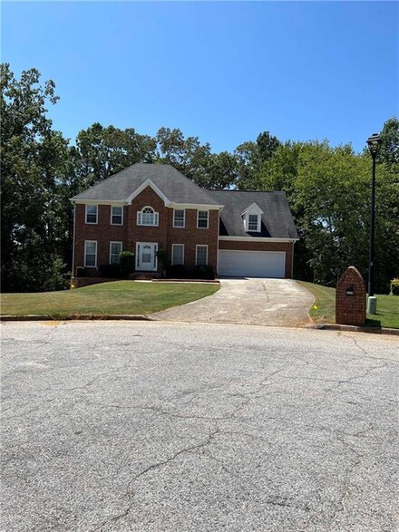 6209 Southland Forest Dr, Stone Mountain, GA 30087