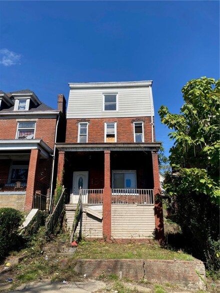 139 Charles St, Mount Oliver, PA 15210