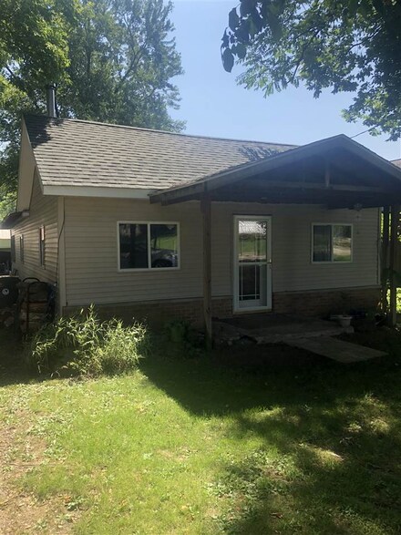 402 N Washington St, Manito, IL 61546