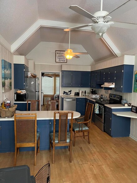 1018 Osceola St, Edisto Island, SC 29438